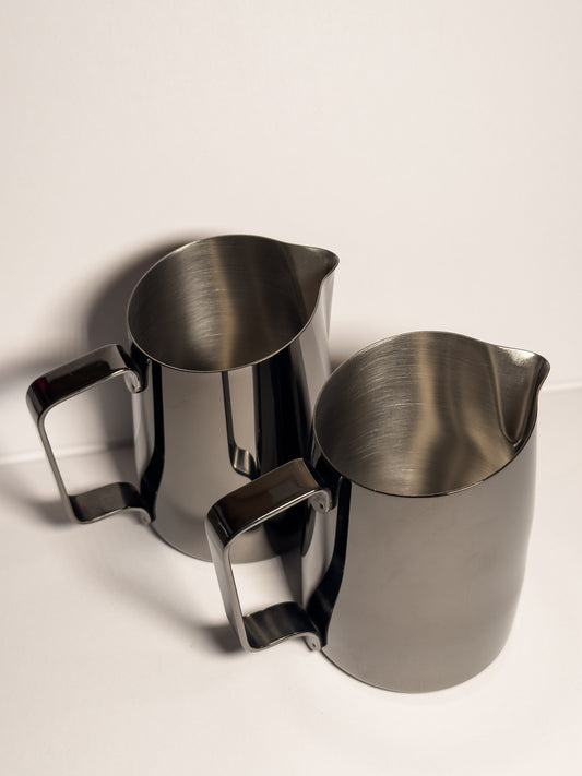 WPM 15 oz Round Spout Pitcher - Titan Black