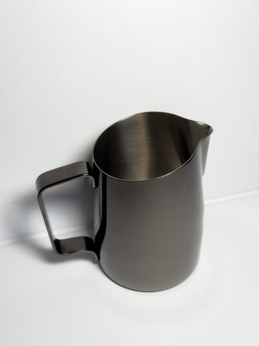 WPM 15 oz Round Spout Pitcher - Titan Black