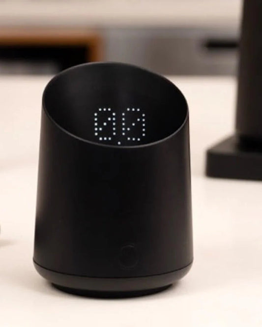 Subminimal Subscale Digital Coffee Dosing Cup